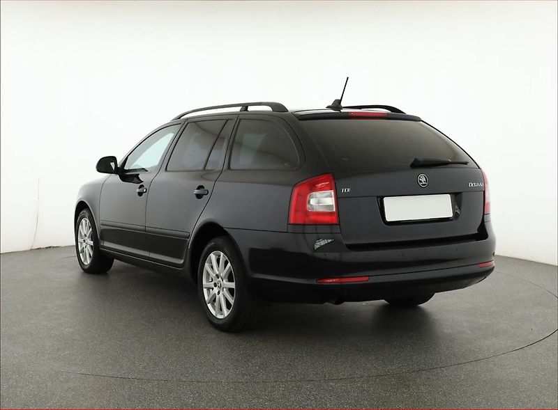 Škoda Octavia (2012) 1.6 TDI, Navi, Tempomat - fotka 4 z 14
