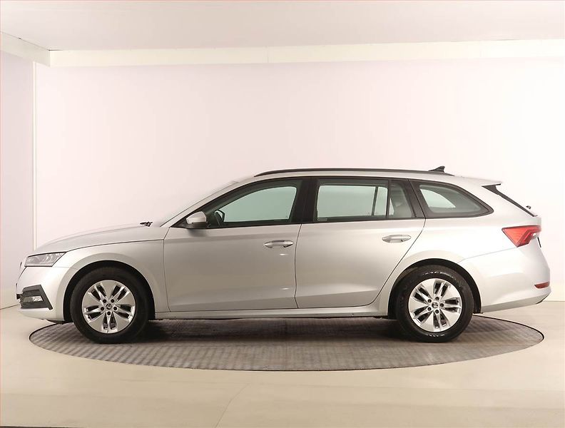 Škoda Octavia (2022) Ambition 2.0 TDI, ČR,1.maj - fotka 3 z 24