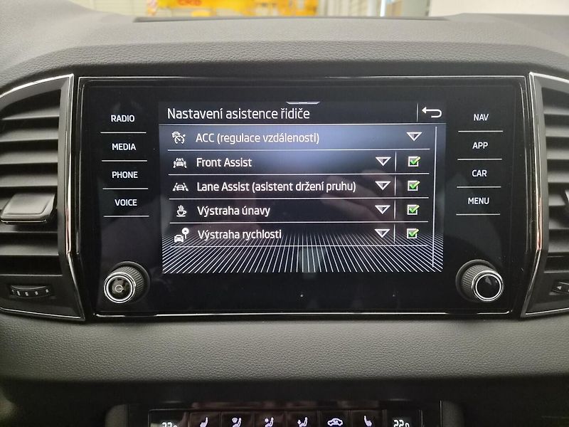Škoda Karoq 1.5 TSI Top selection - fotka 18 z 25