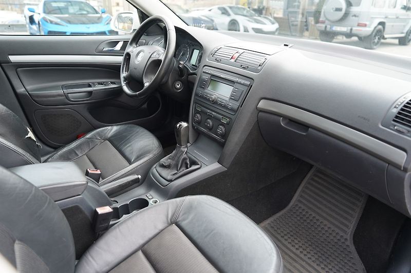 Škoda Octavia 1.6 FSI/116PS/Elegance/kůže/ČR - fotka 27 z 39