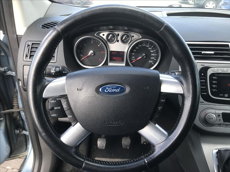 Ford Kuga 2,0   Titanium 4X4 - fotka 11 z 11