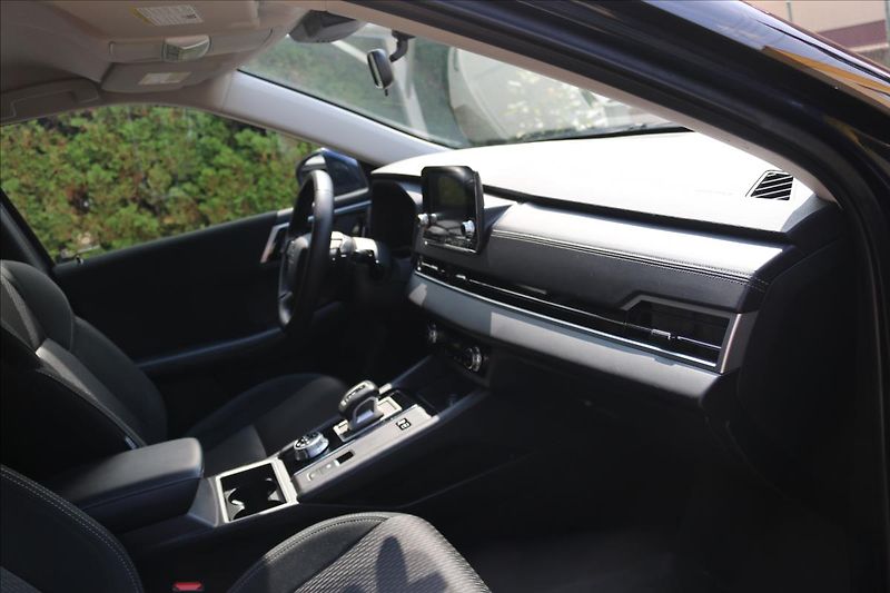 Mitsubishi Outlander 2,4 PHEV, 7míst, Invite - fotka 40 z 53