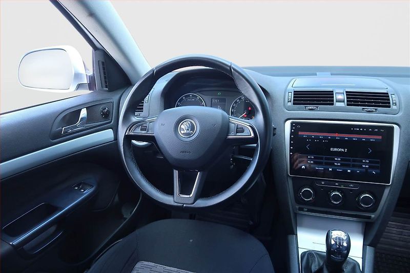 Škoda Octavia (2009) 1.6, Navi, Tempomat - fotka 7 z 17
