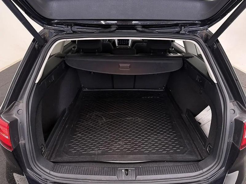 Volkswagen Passat 1.4TSI DSG 110kW Matrix ACC - fotka 11 z 13