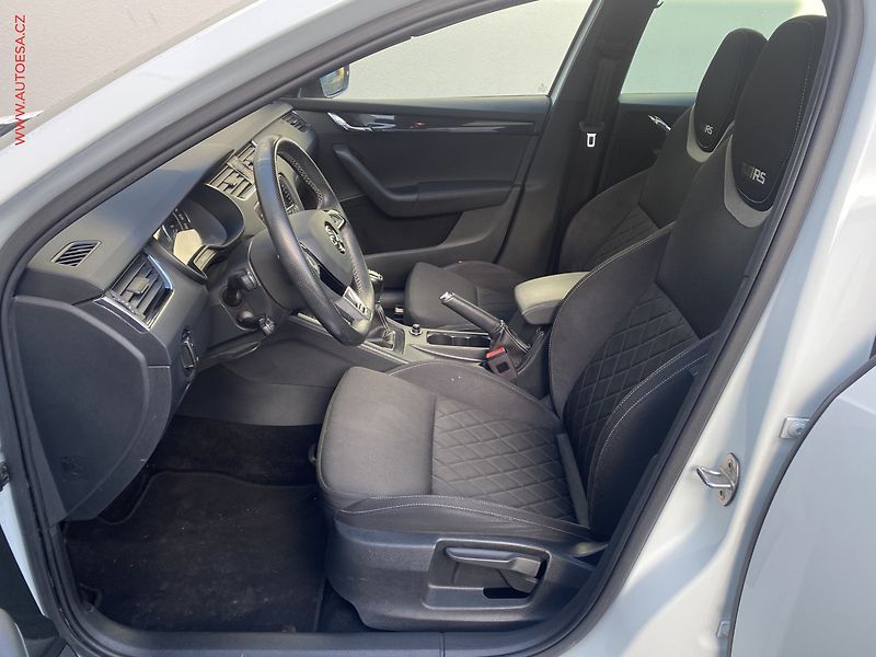 Škoda Octavia (2017) 2.0TDi, RS, LED, panor - fotka 9 z 19