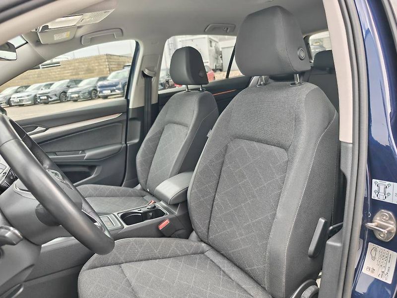 Volkswagen Golf Life 1,0TSi - fotka 6 z 21