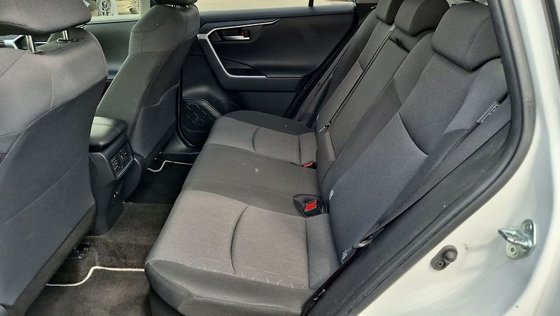 Toyota RAV4 Comfort  Style 2,5 HEV 4x4 - fotka 10 z 22
