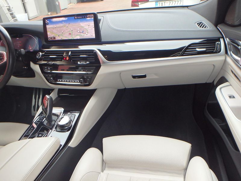 BMW Řada 6 (2022) 640 GT xDrive, INDIVIDUAL - fotka 17 z 22