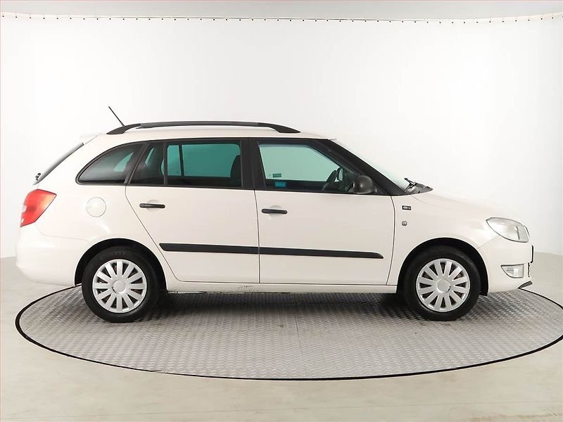 Škoda Fabia (2014) 1.2 TSI, Vyhř. sedaček - fotka 6 z 15