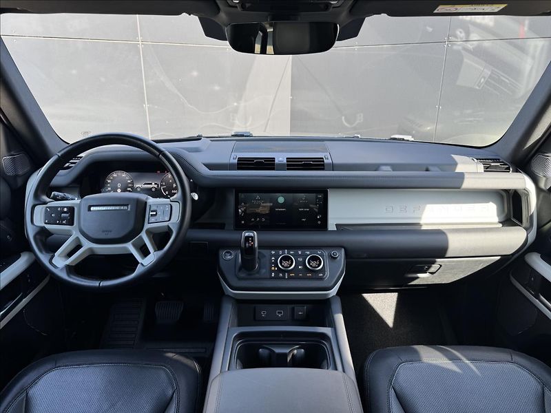 Land Rover Defender 3,0 110 D250 X-Dynamic SE ČR D - fotka 15 z 31
