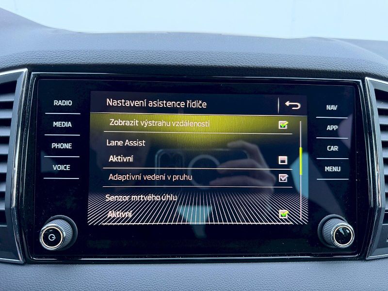 Škoda Karoq (2018) 2.0 TDI 110kW 4x4 DSG Style Pl - fotka 17 z 35