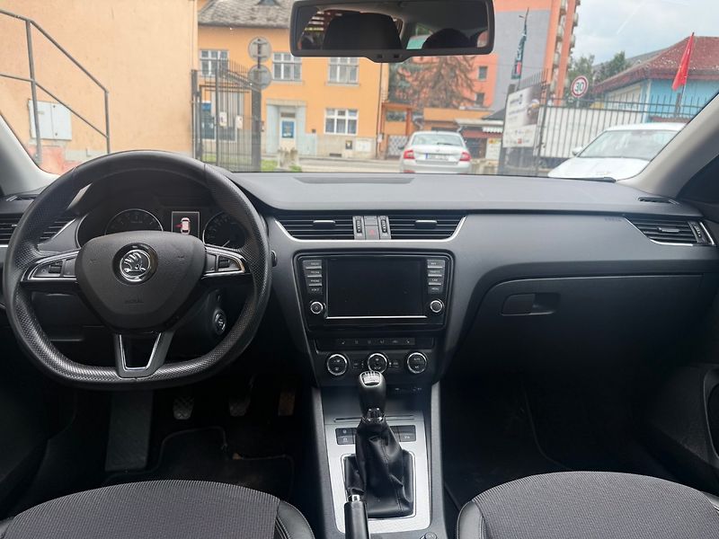 Škoda Octavia (2015) 1.6 TDI Greenline - Max výbava - fotka 7 z 16