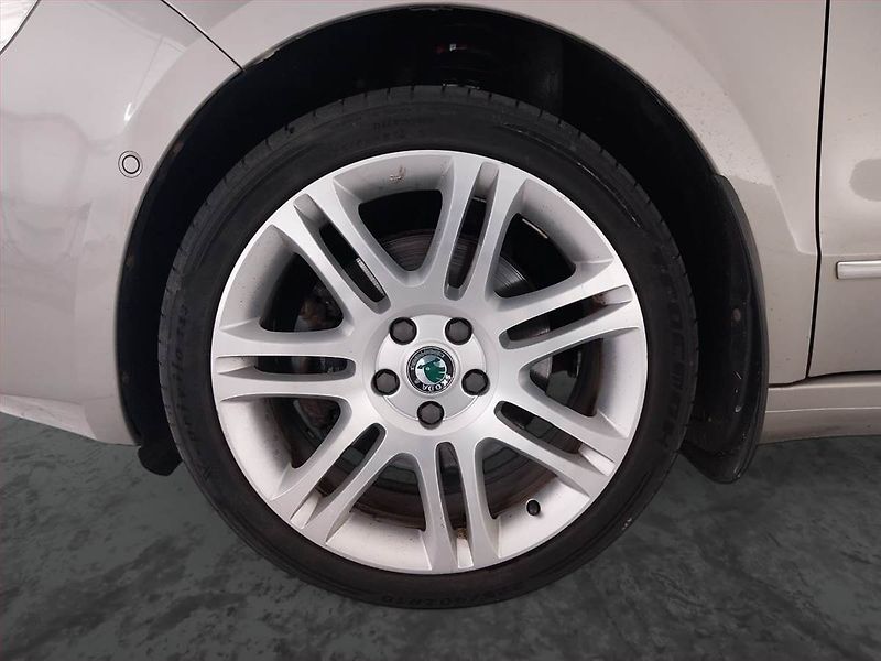 Škoda Superb (2010) Elegance 2.0 TDI, Automat - fotka 15 z 20