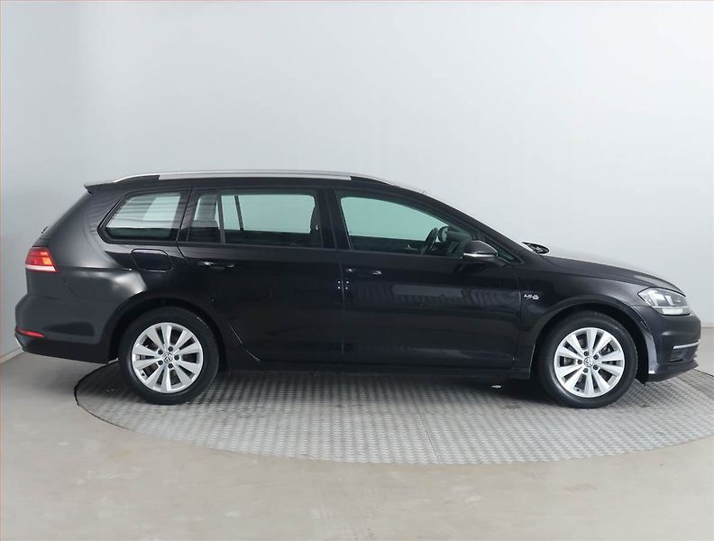 Volkswagen Golf (2017) Comfortline 1.4 TSI - fotka 6 z 19