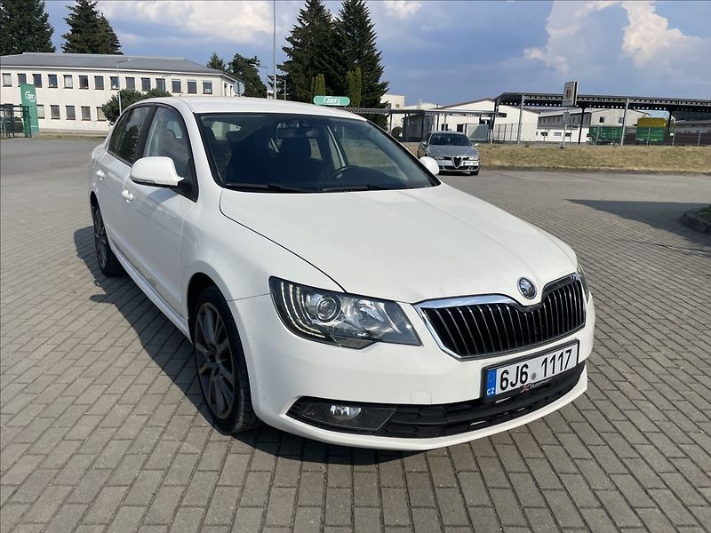 Škoda Superb 2,0 TDi 103kw Elegance Facelif - fotka 30 z 30