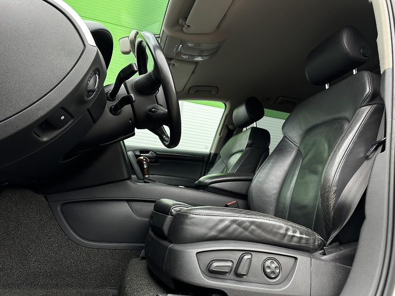 Audi Q7 3.0TDi V6 4x4 Tiptronic 233PS - fotka 14 z 48