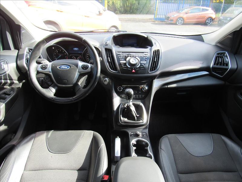 Ford Kuga 1,5 110kW 4x2 - fotka 11 z 36