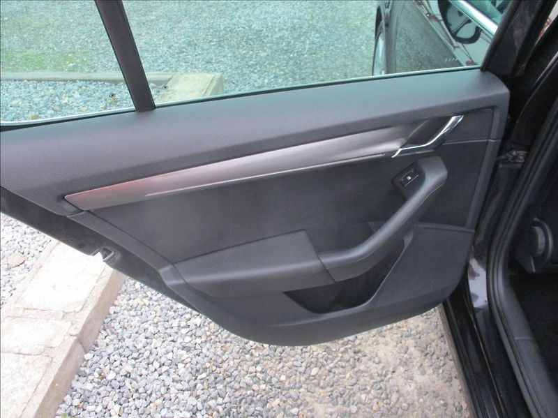 Škoda Octavia 2,0 TDI, Style,DSG,ZAMLUVENO, - fotka 16 z 47