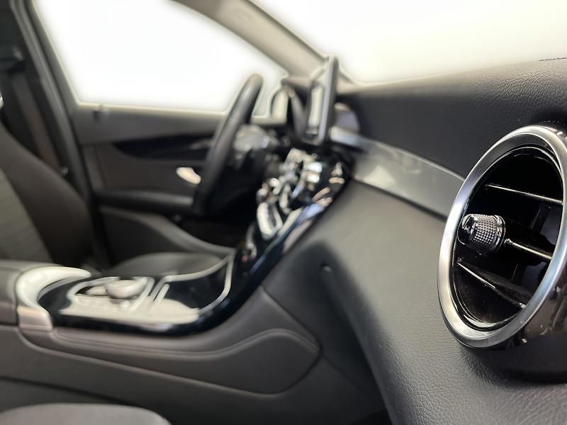 Mercedes-Benz GLC 220d 4MATIC - fotka 18 z 23
