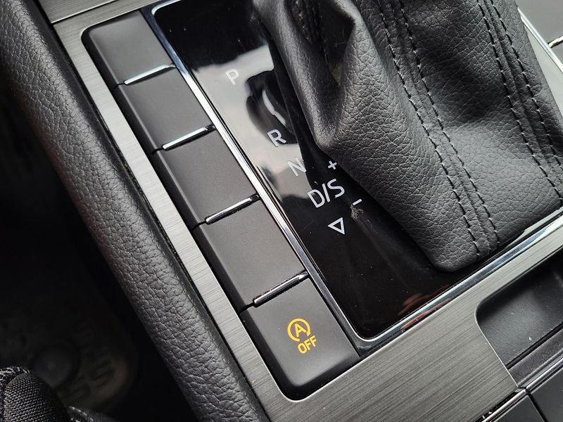 Škoda Superb III FL combi 2.0 TDi DSG STYLE - fotka 27 z 50
