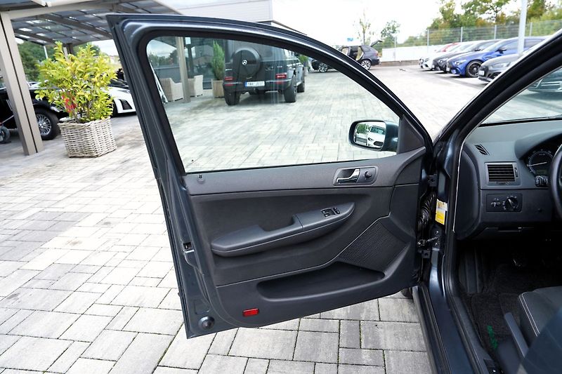 Škoda Fabia 1.4 16V Ambiente Combi 80PS - fotka 15 z 34