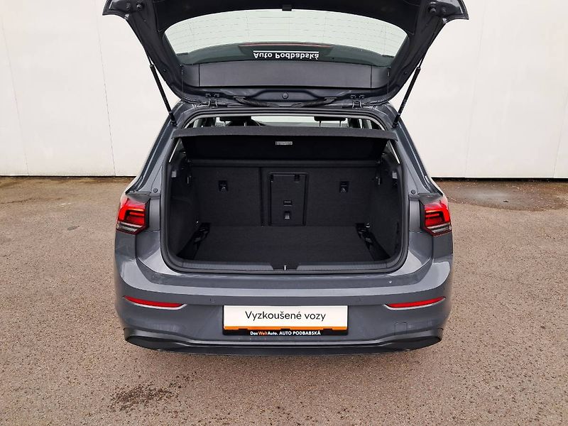 Volkswagen Golf (2023) LIFE 1.0 e-TSI / 81 kW DSG7 - fotka 27 z 27