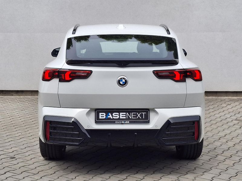 BMW X2 xDrive20d M-Sport - fotka 4 z 24