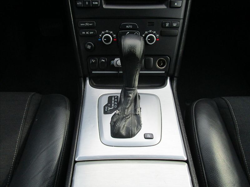 Volvo XC90 2.4 D5, AWD, automat, 7 míst - fotka 10 z 47
