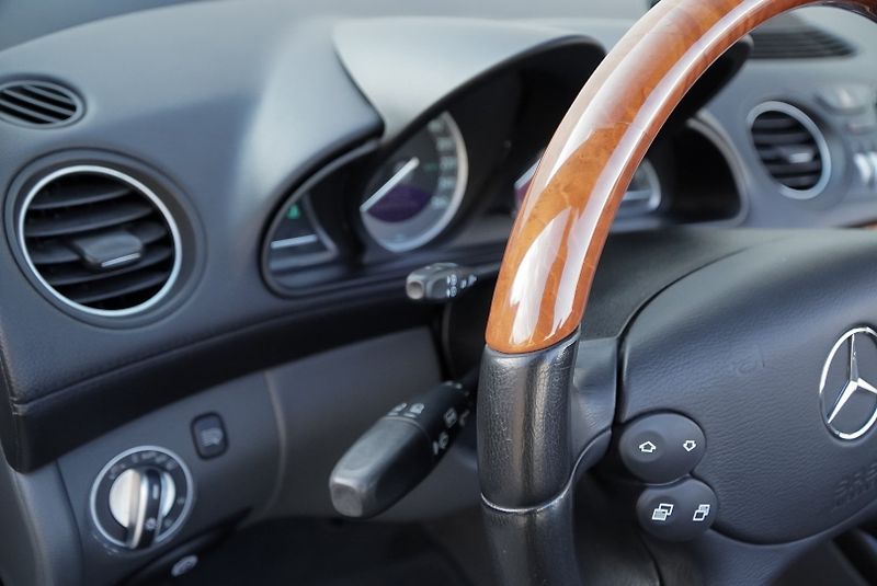 Mercedes-Benz SL 500 V8 - fotka 28 z 36
