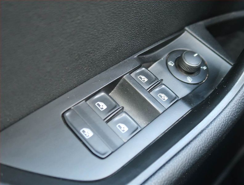 Škoda Superb (2016) 2.0 TDI, Navi, Bi-Xenony - fotka 15 z 22