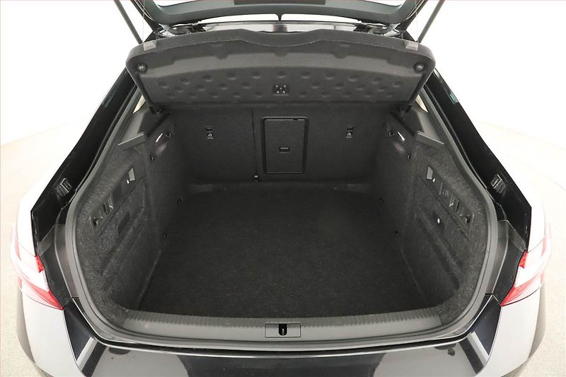 Škoda Superb (2022) Style 2.0 TDI - fotka 19 z 20