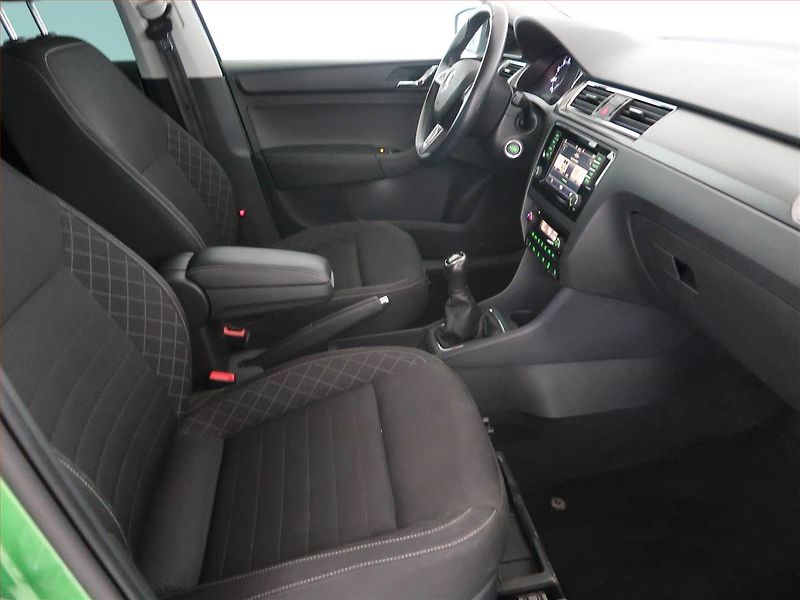 Škoda Rapid (2016) Spaceback 1.2 TSI, Navi - fotka 9 z 15