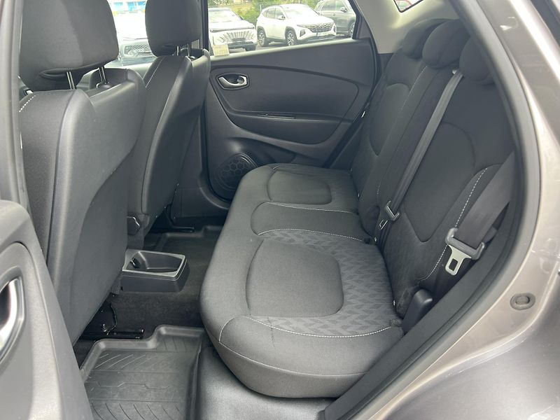 Renault Captur (2020) 1.3TCe 96kW LIMITED  - fotka 9 z 22