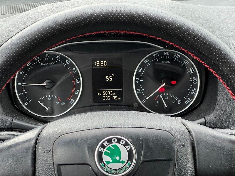 Škoda Octavia (2010) 1.6 TDI 77kW - fotka 19 z 29