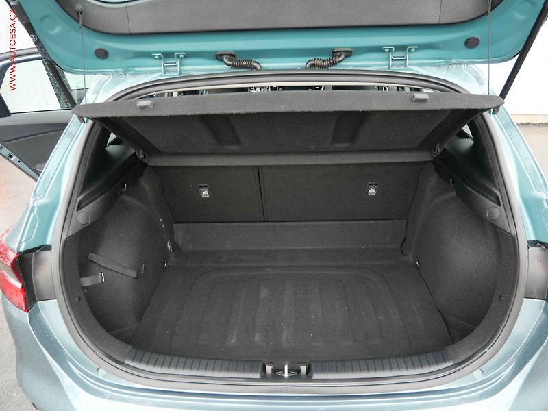 Kia Ceed (2024) 1.5 TGDi, 1.maj,ČR, AC - fotka 7 z 25