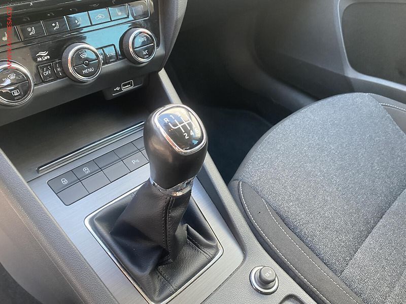 Škoda Octavia (2019) 2.0 TDi, Soleil, LED, navi, - fotka 16 z 19
