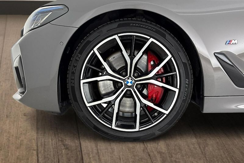 BMW Řada 5 530d xDrive - fotka 29 z 29