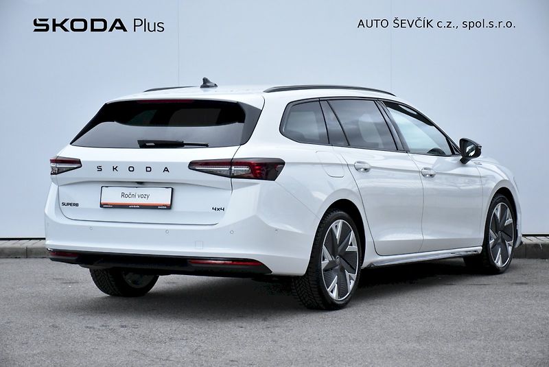 Škoda Superb (2025) Combi Sportline 2,0 TDI 142 kW - fotka 2 z 42