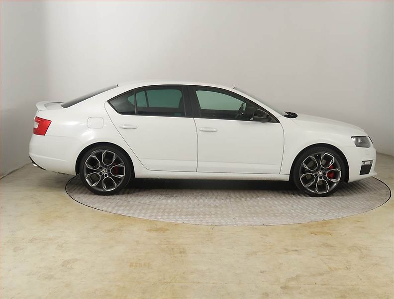 Škoda Octavia (2015) RS 2.0 TSI, Automat - fotka 6 z 19