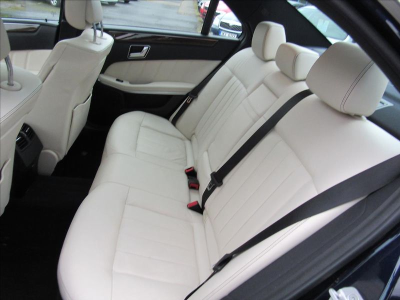 Mercedes-Benz Třídy E 3,0 CDi 350 Bluetec 4MATIC - fotka 10 z 35