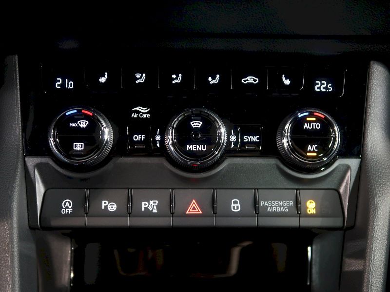 Škoda Karoq (2026) SPORTLINE 1.5TSI 110KW DSG TAŽ - fotka 33 z 42