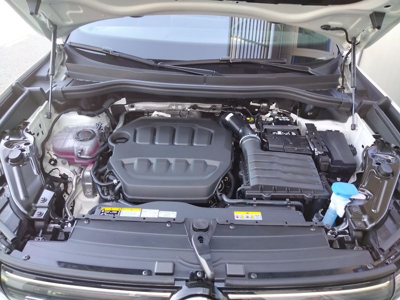 Volkswagen Tiguan R-Line 2,0 TSI 150 kW 4MOT - fotka 27 z 27