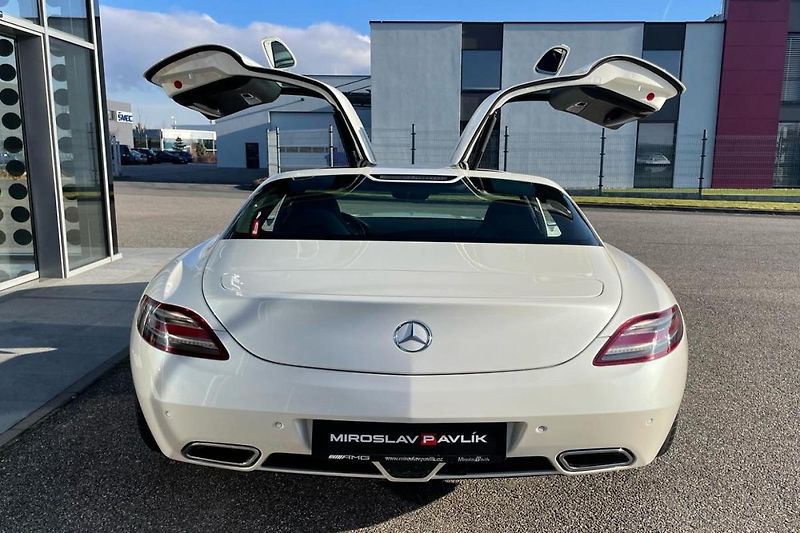 Mercedes-Benz SLS AMG B&O - fotka 10 z 15