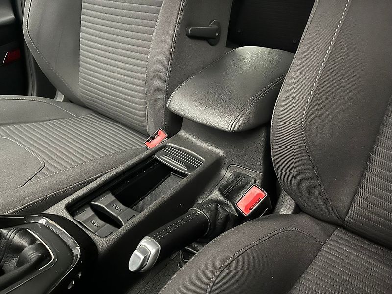 Ford Focus 2.0 TDCi 110kW SPORT - fotka 32 z 63
