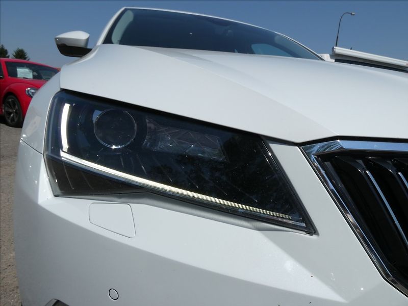 Škoda Superb 2,0 TDi 140kW DSG 4x4,STYLE,ČR - fotka 5 z 49