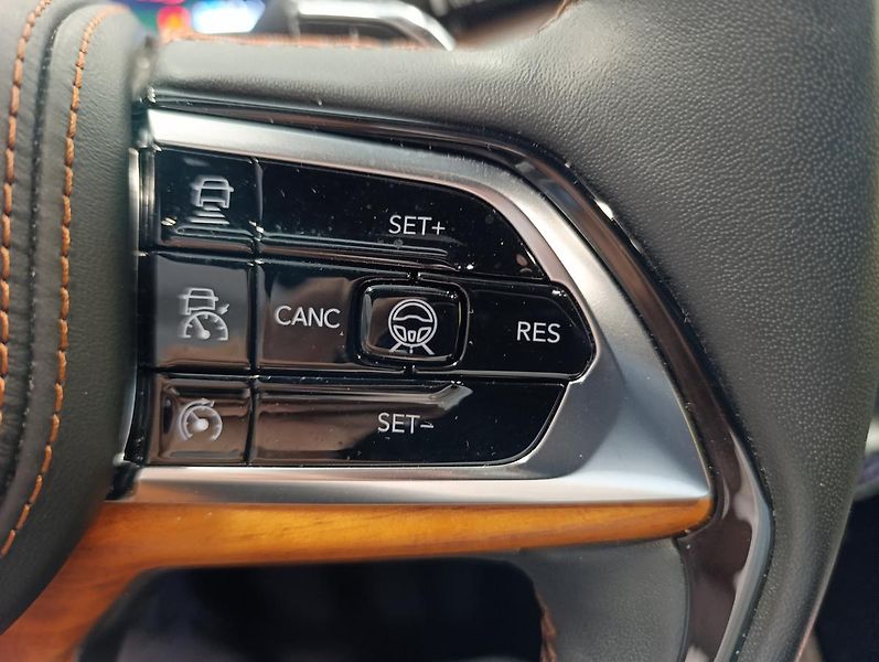 Jeep Grand Cherokee (2024) 4xe SUMMIT RESERVE PHEV - fotka 21 z 27