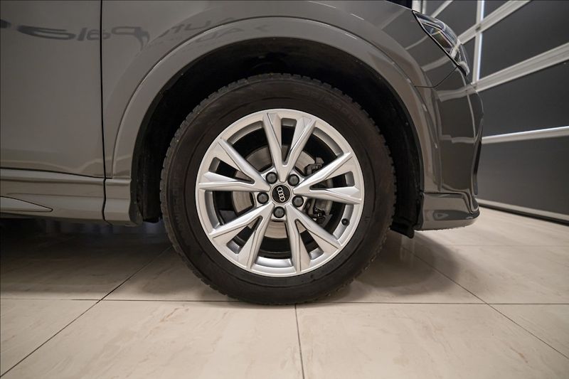 Audi Q3 1,5 35 TFSI S-LINE NAVI VÝHŘEV - fotka 34 z 37