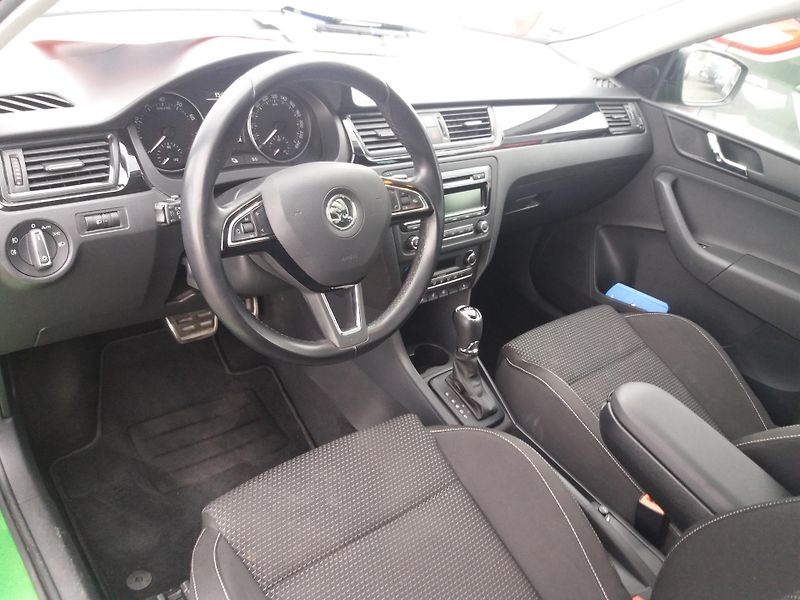 Škoda Rapid 1.4TSi,DSG,XENONY,PANORAMA!! - fotka 18 z 31