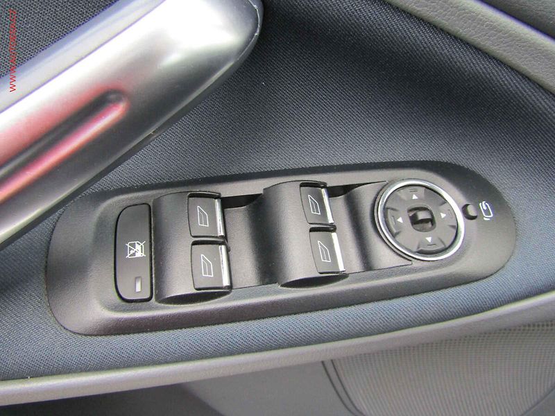 Ford S-MAX (2009) 2.2TDCi, ČR, AC - fotka 11 z 20