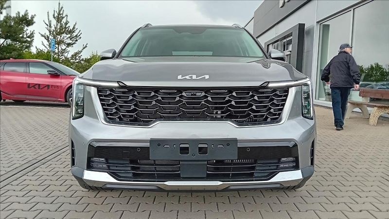 Kia Sorento 2,2 CRDi SCR 4x4 8DCT TOP 5P - fotka 2 z 16